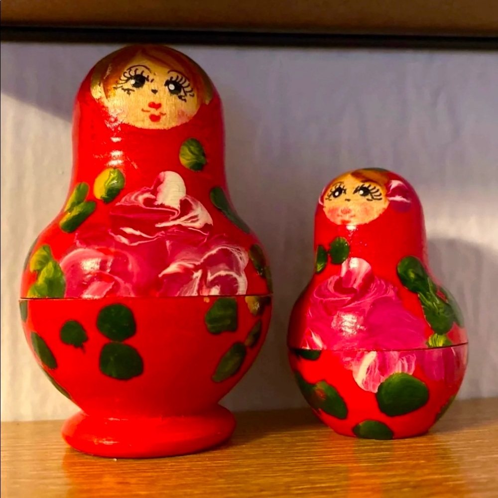 Matryoshka Russian nesting dolls 🪆